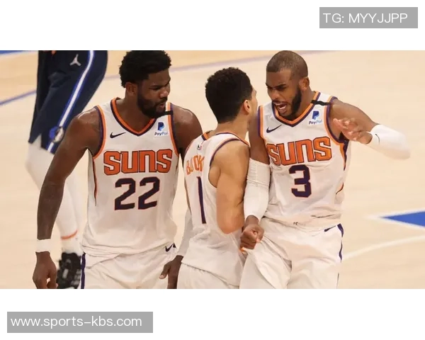 快船训练营首日盛况:灯泡组合同框小卡与比尔携手出击 快船训练营首日盛况:灯泡组合同框小卡与比尔携手出击