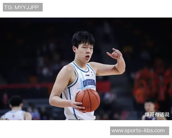 杨瀚森赛前热身展现惊人实力完美对抗后勾手与暴扣三分球全中 杨瀚森赛前热身展现惊人实力完美对抗后勾手与暴扣三分球全中