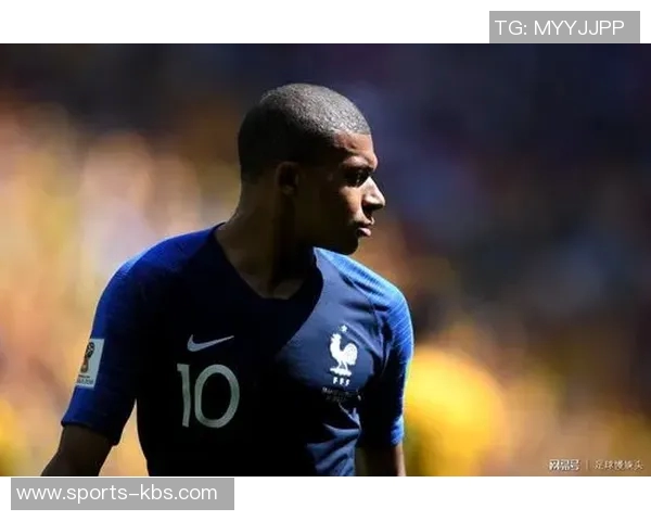 李刚仁手球送点球机会布雷斯特点球滑倒错失良机