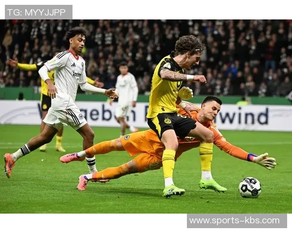 法鹰将帅直言德国杯前两轮缺VAR不合理并揭示多特进球越位争议